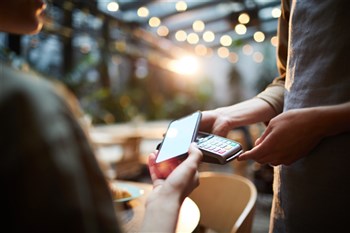 iStock 1139899159 paiement smartphone